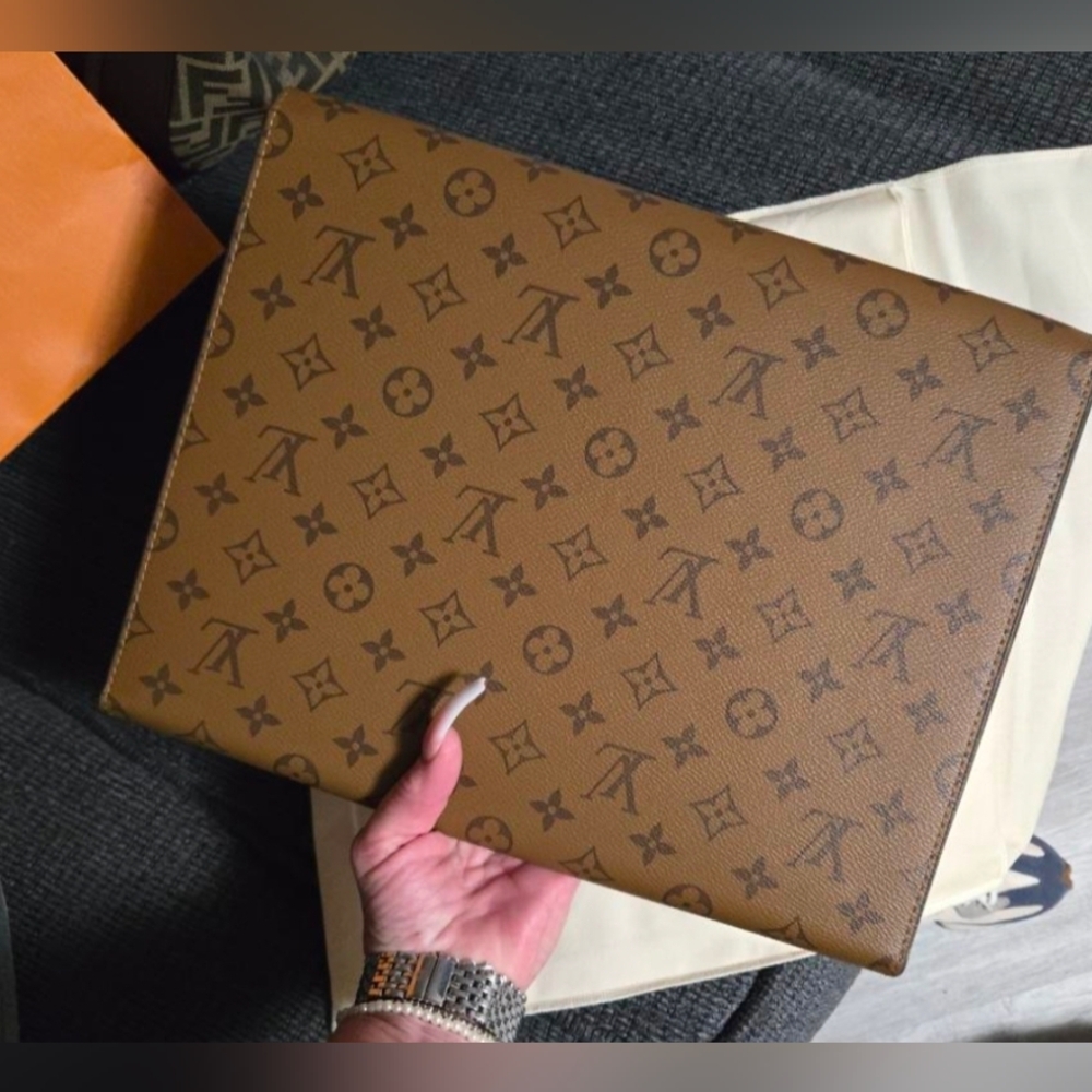 New Mono Reverse Mark Style Folder - Picture 8 of 8